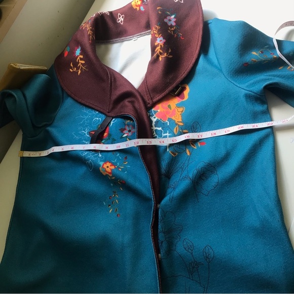 Graphic Abstract Design Women’s Coat Size M - Picture 9 of 10